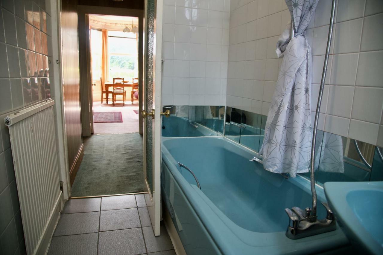 Victorian 3 Bedroom With Free Parking And Private Garden *