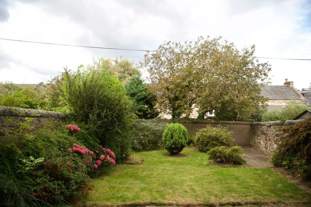 Victorian 3 Bedroom With Free Parking And Private Garden *