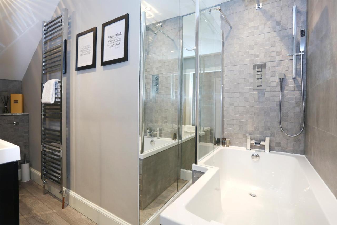Altido Stunning 2br Apt With Private Entrance In New Town Appartement