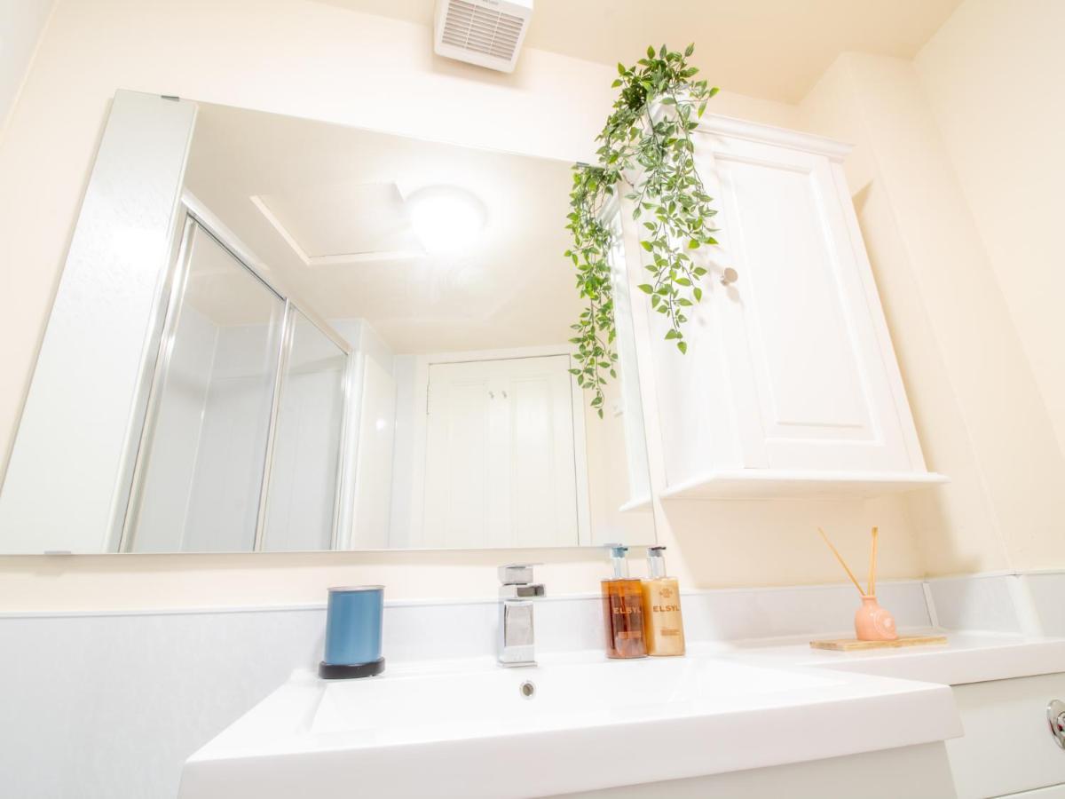 Stylish & Charming Retreat For 2- Centre! *