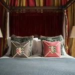 Canongate Luxury Homestay