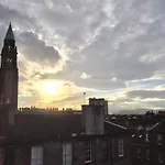 Sophisticated Edinburgh Apartment In City Centre