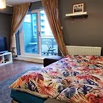 Modern 2 Bedrooms Flat Near Citycentre Sleep For 6