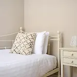 The Rose Street Apartment