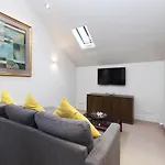 ALTIDO Contemporary&Vibrant 1BR flat near Princes Street
