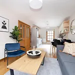 Joivy Bright And Cosy Flat Near The Scotland Gallery