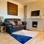 Cosy Cottage With Free Parking Close To Airport