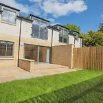 Stylish Modern Newly Built Apartment 15 Min From City Centre