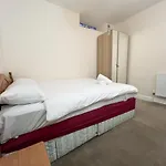 Convenient 2Br Basement Flat In Leith