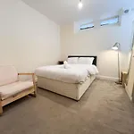 Convenient 2Br Basement Flat In Leith