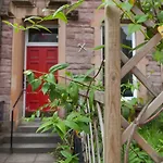 My Meadows, City Centre Apartment, Sunny&Spacious