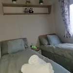 Cozy Caravan Near Edinburgh