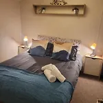Cozy Caravan Near Edinburgh