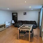 Modern 2 Bed Apartment With Stunning Seaside View