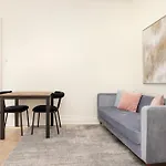 Joivy Modern Flat In City Centre - For Up To 3 Guests
