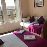 Central 3 Bedrooms Apartment For Upto 6
