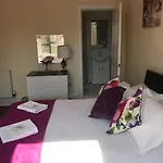 Central 3 Bedrooms Apartment For Upto 6