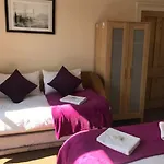 Central 3 Bedrooms Apartment For Upto 6
