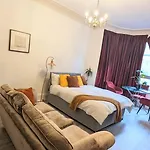 Edinburgh City Room