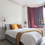 Edinburgh City Room