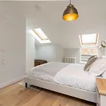 Superb Two Bedroom 2 Bathroom Home Morningside
