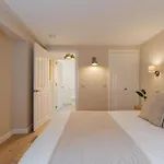 Superb Two Bedroom 2 Bathroom Home Morningside