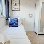 Dochart 3 Bedroom Apartment - Edinburgh