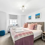 Righ Properties - Luxury West End Artisan Apartment