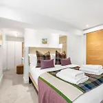 Righ Properties - Luxury West End Artisan Apartment