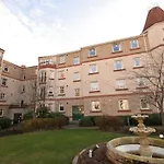 Altido Lovely 3Br Townhouse With Free Parking And Balcony