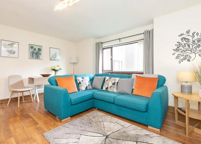 Allanfield Quiet Central Family Apartment With Parking