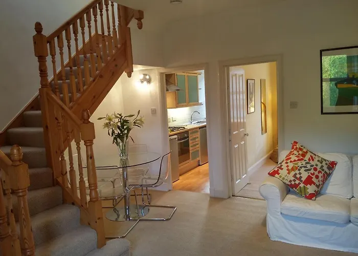 Beautiful Bright Colony Property