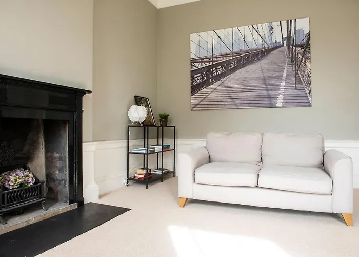 Joivy Bright & Spacious Apt In Stockbridge