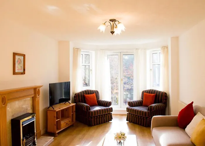 Peaceful 2 Bedroom Home Sleeps 5 Free Parking