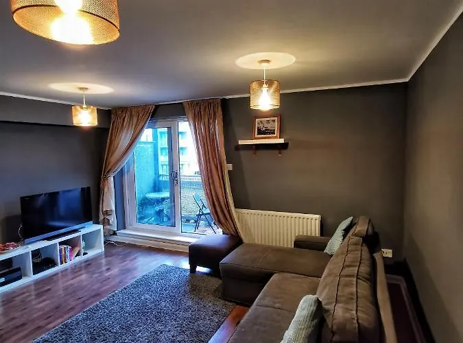 Modern 2 Bedrooms Flat Near Citycentre Sleep For 6