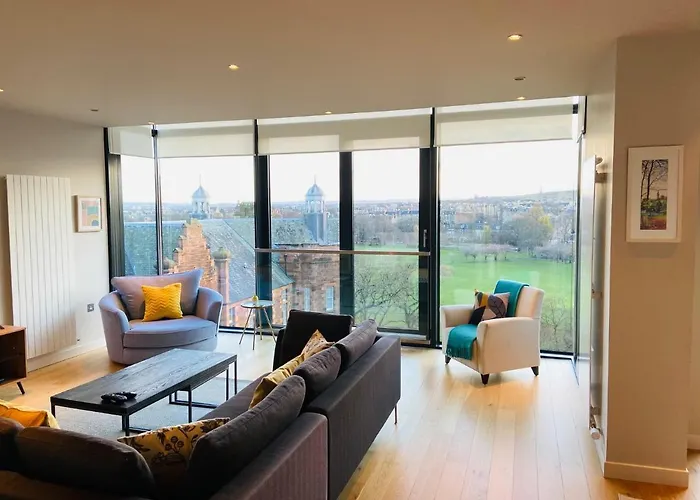 Quartermile Meadows View 2 Bedroom Apartment - With Free Parking