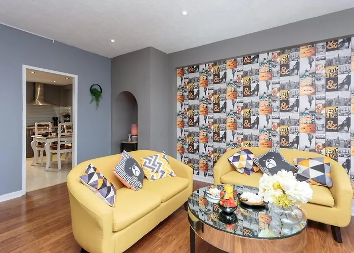 Gorgeous 3-Bed Flat, 15 Minutes To City Centre