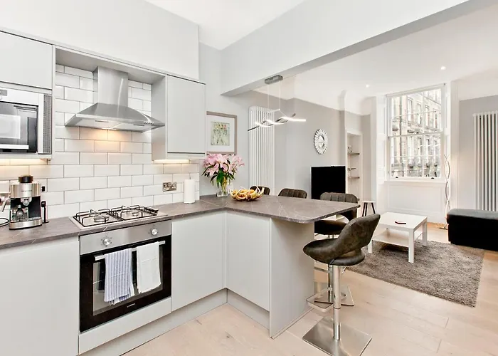 Modern & Spacious 1 Bed Apt, West End