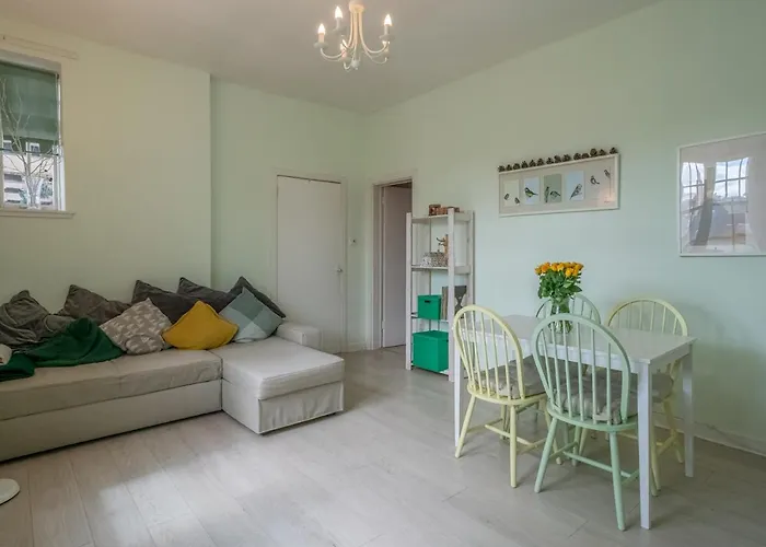 Pass The Keys Central Spacious Flat At Royal Mile