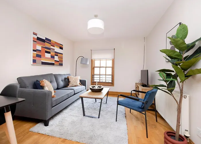 Joivy Bright And Cosy Flat Near The Scotland Gallery
