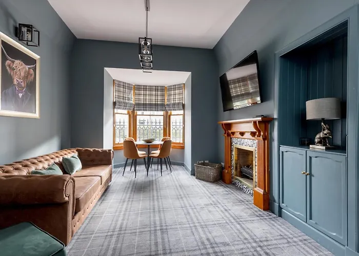 Luxury 3 Bed House City Centre, Right Next To Murrayfield.