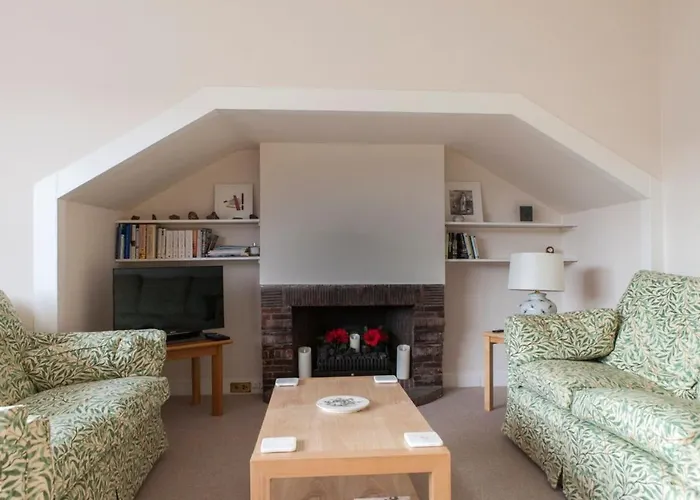 Sophisticated Edinburgh Apartment In City Centre