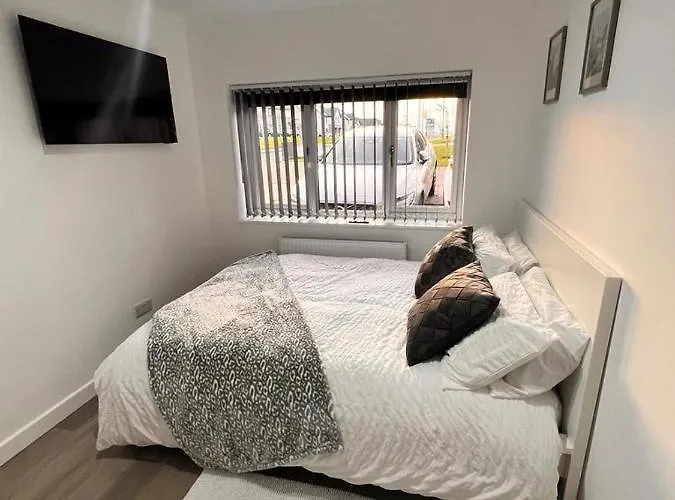 En-Suite Room With Independent Entrance.
