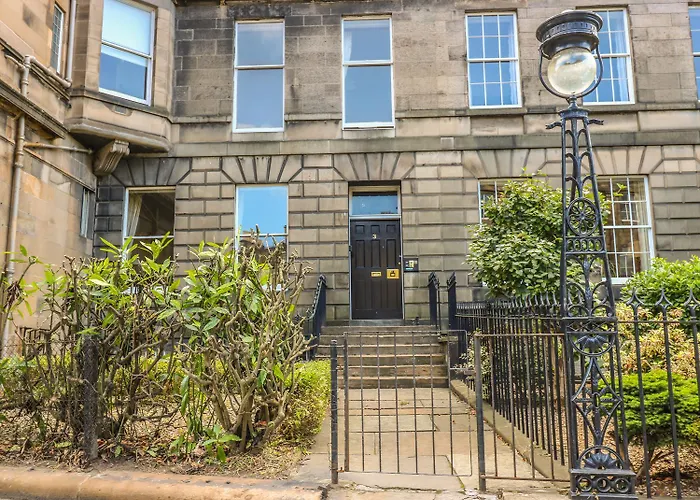 3 Lynedoch Place