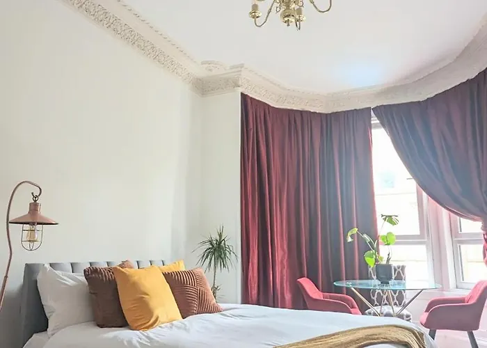 Edinburgh City Room