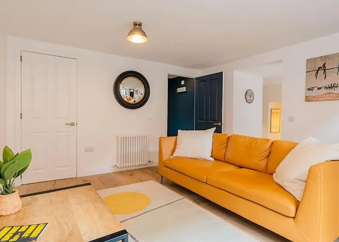 Superb Two Bedroom 2 Bathroom Home Morningside