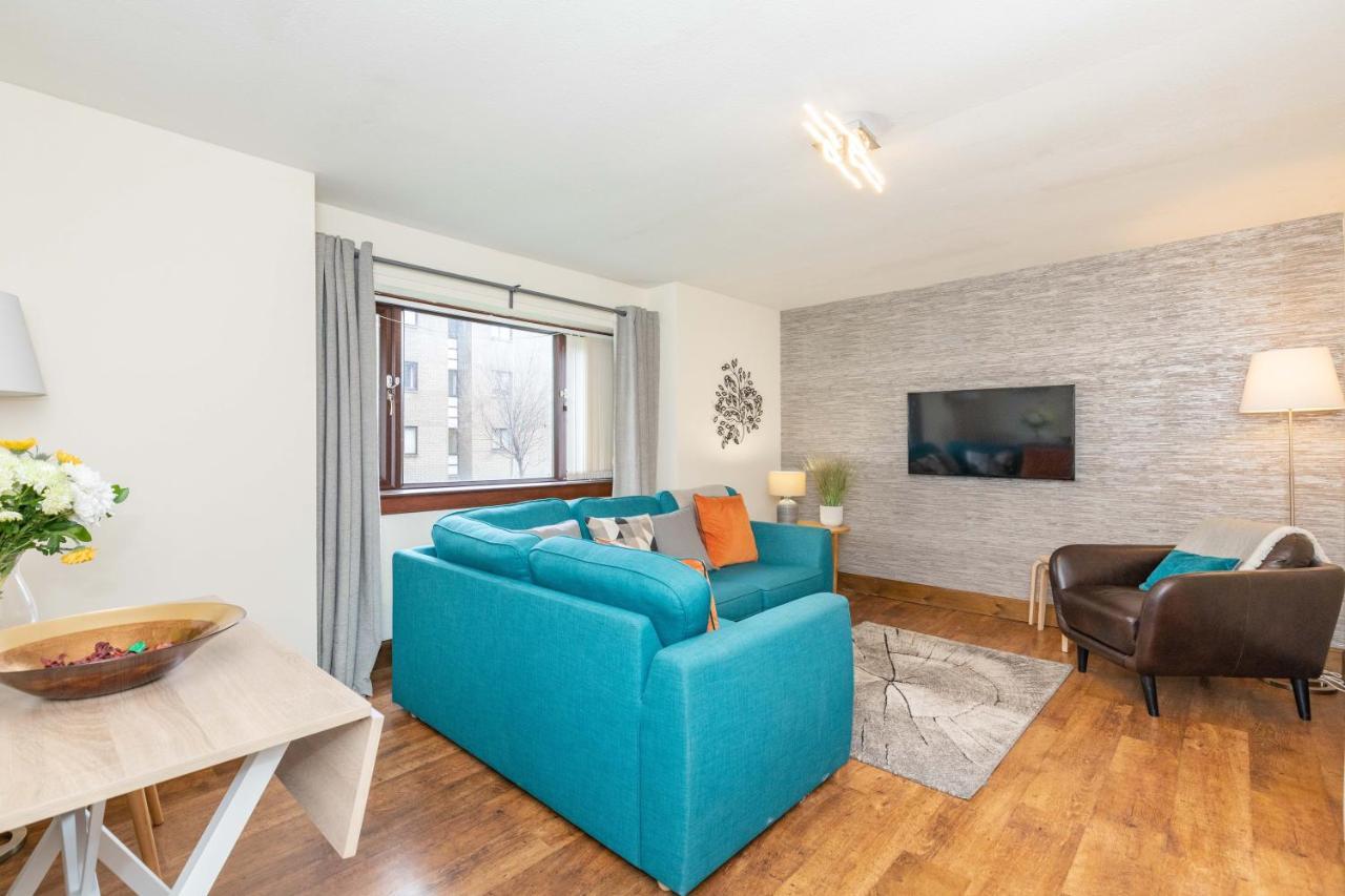 Allanfield Quiet Central Family With Parking Apartment