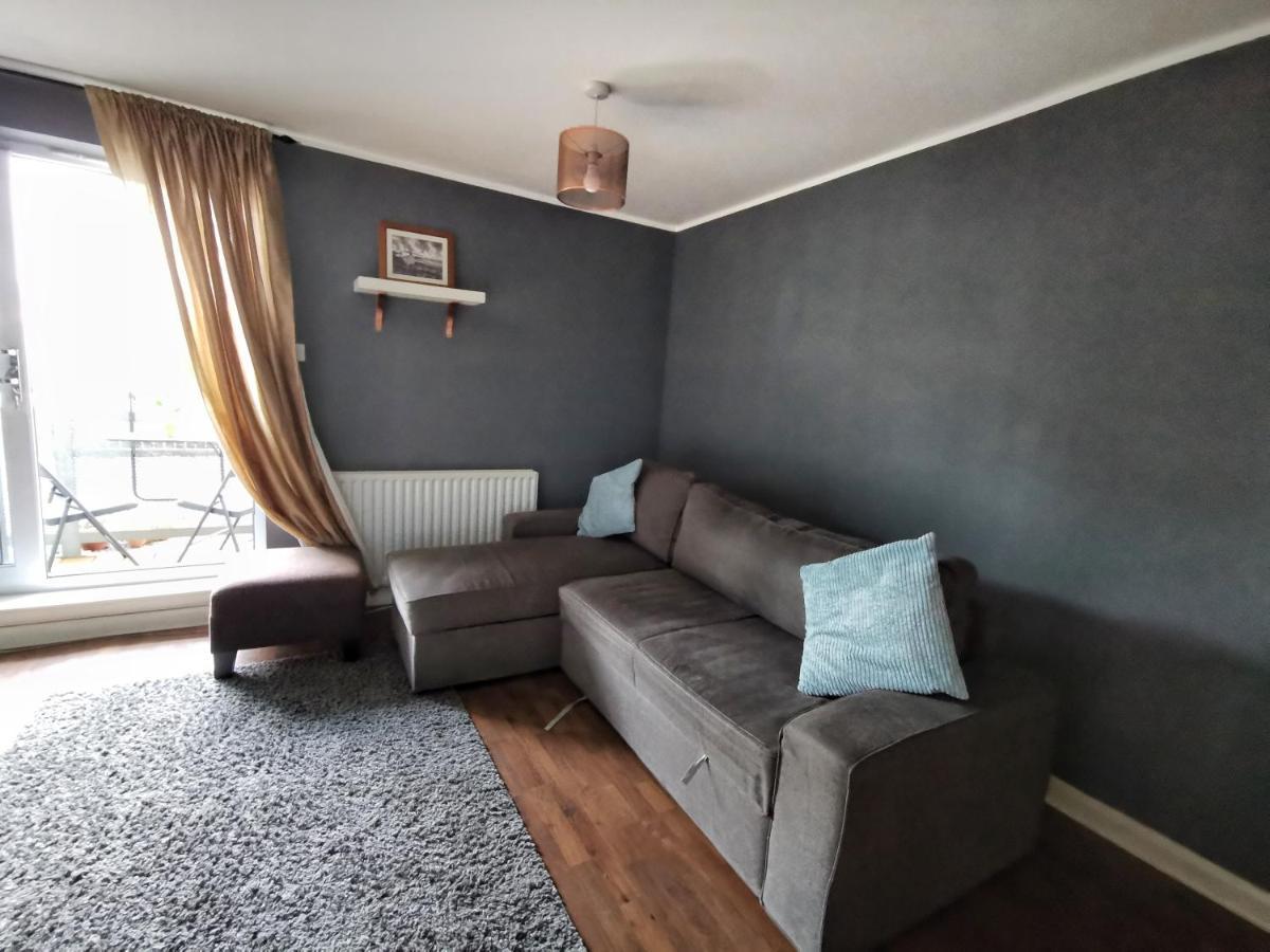 Modern 2 Bedrooms Flat Near Citycentre Sleep For 6 EDI