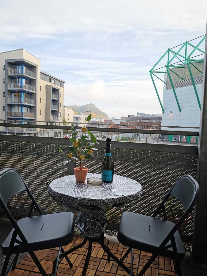 Modern 2 Bedrooms Flat Near Citycentre Sleep For 6 *