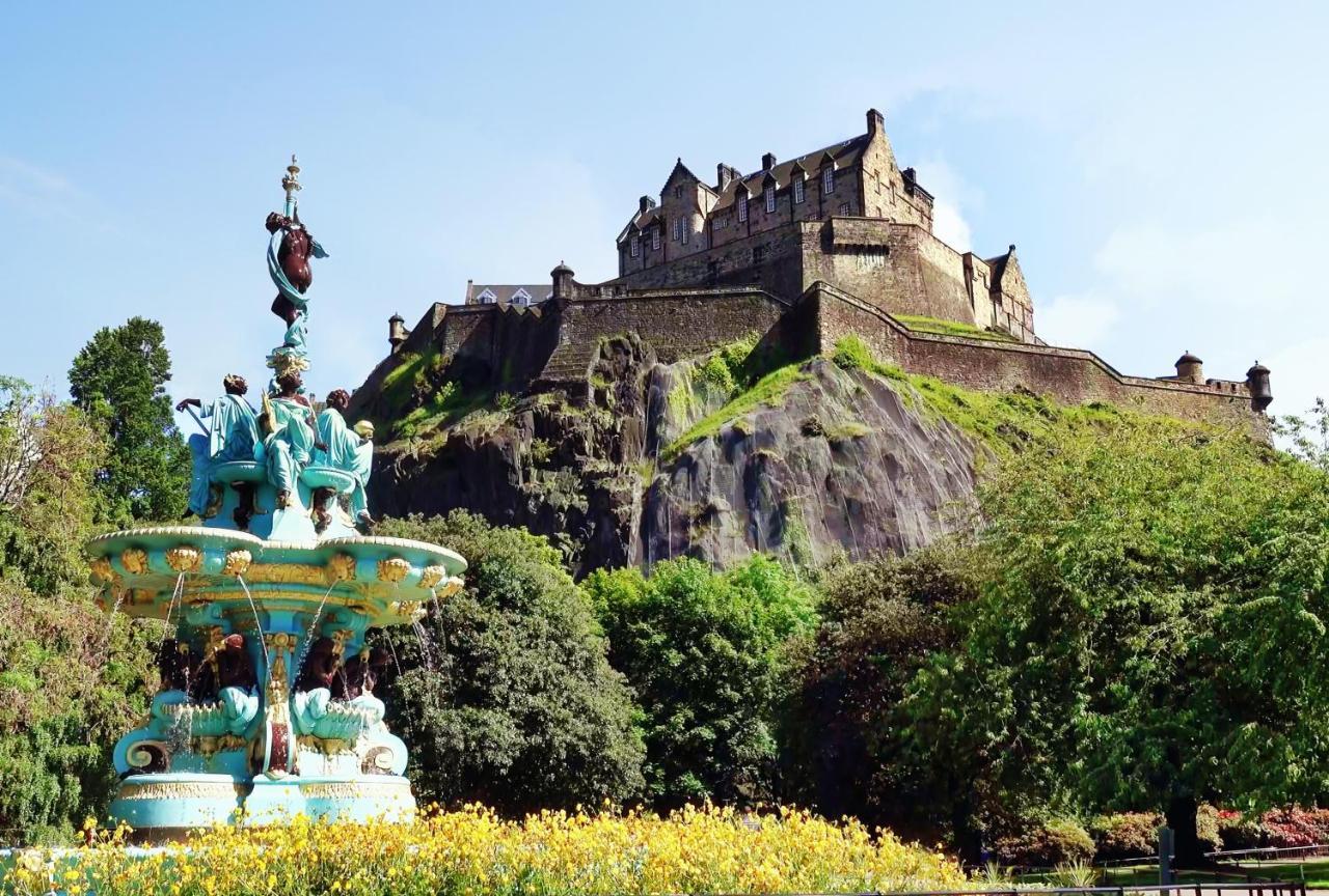 Queen St: Superb Penthouse Flat W/roof Terrace * Edinburgh
